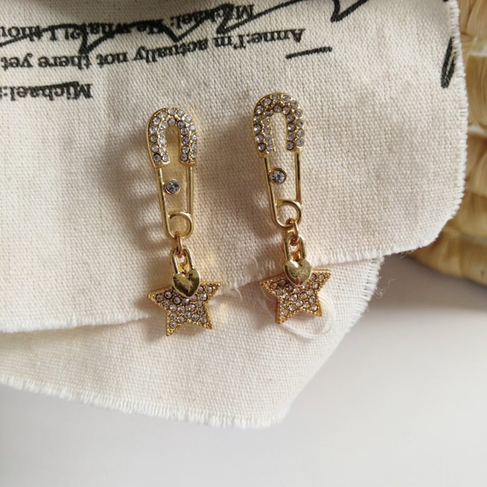 💙Safety Pin Stars Heart Earrings - Picture 3 of 7